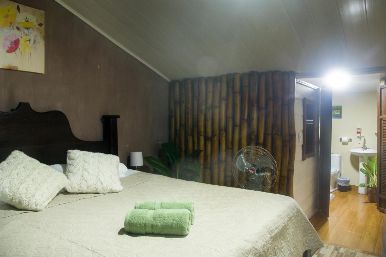 Cacao Lodge And Tours La Fortuna Esterno foto
